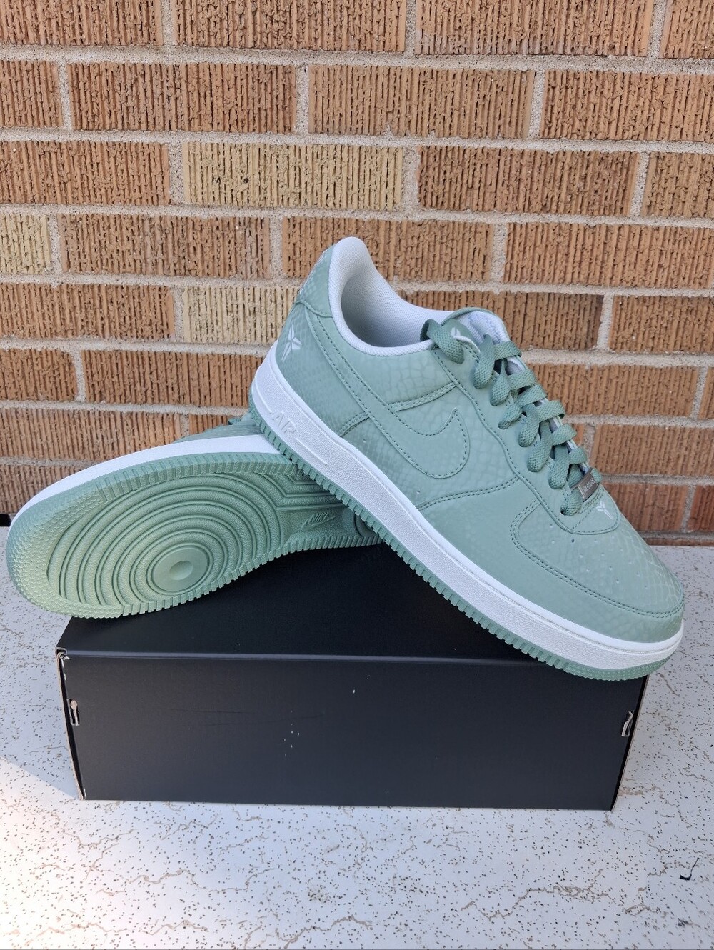 BRAND NEW Air Force 1Kobe Size 9.5